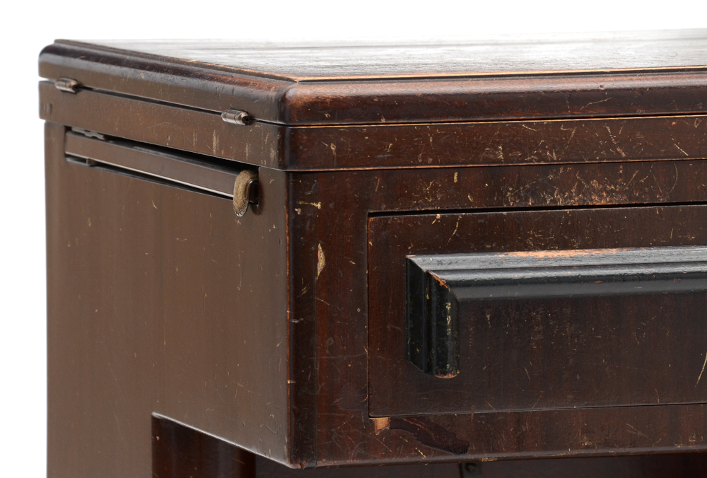 Vintage Singer Electric Sewing Machine i Cabinet with Stool