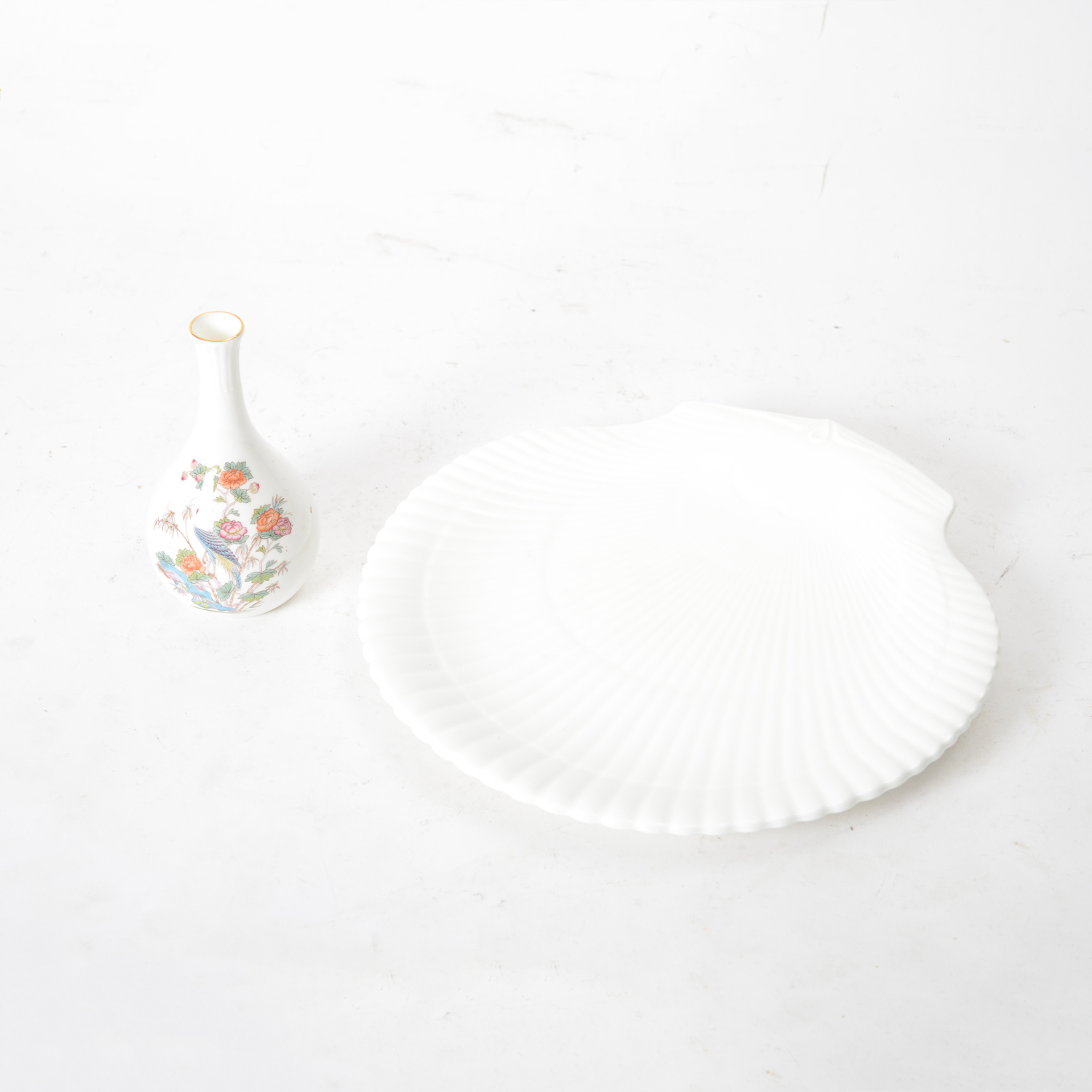 Wedgwood "Nautilus" Plate and "Kutani Crane" Vase
