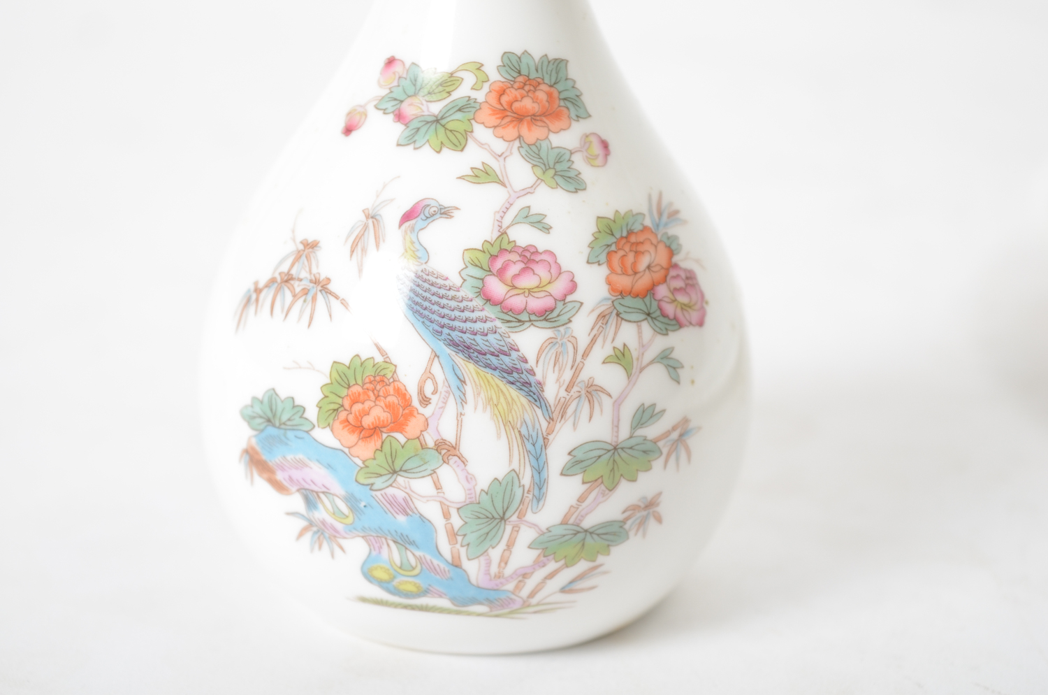 Wedgwood "Nautilus" Plate and "Kutani Crane" Vase