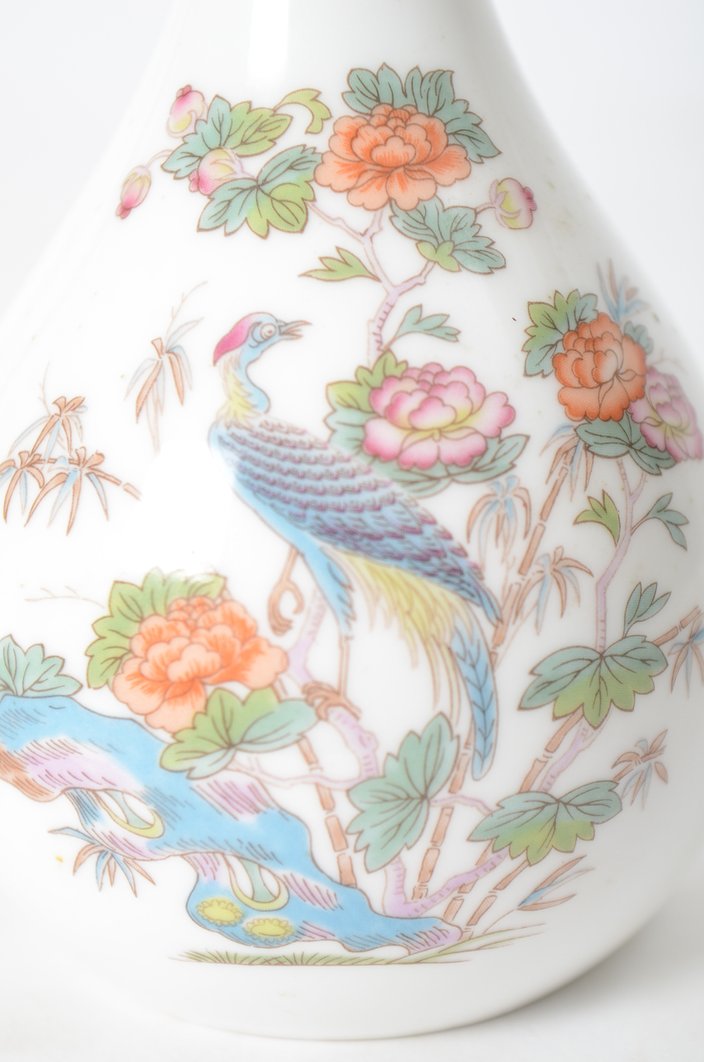 Wedgwood "Nautilus" Plate and "Kutani Crane" Vase