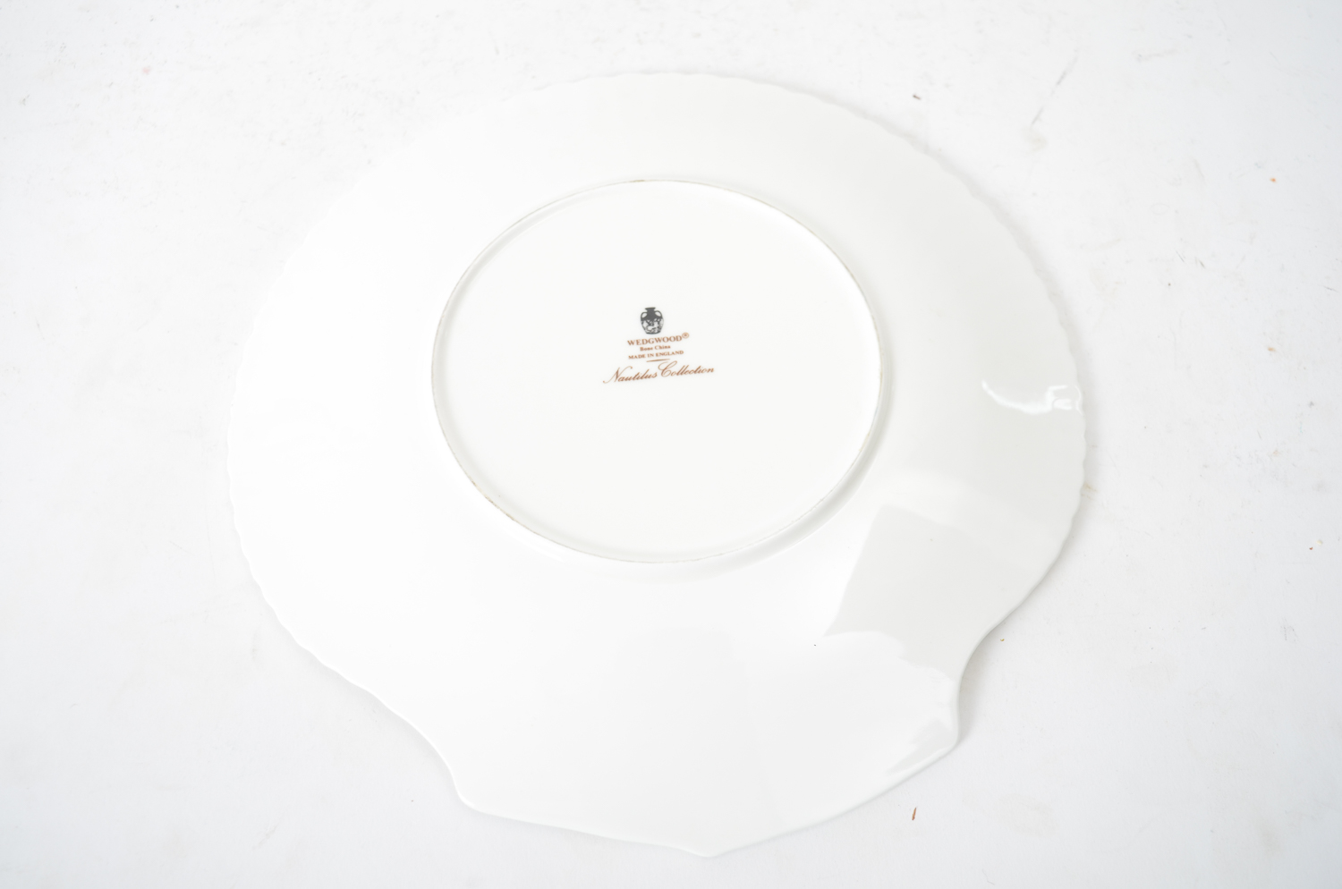 Wedgwood "Nautilus" Plate and "Kutani Crane" Vase