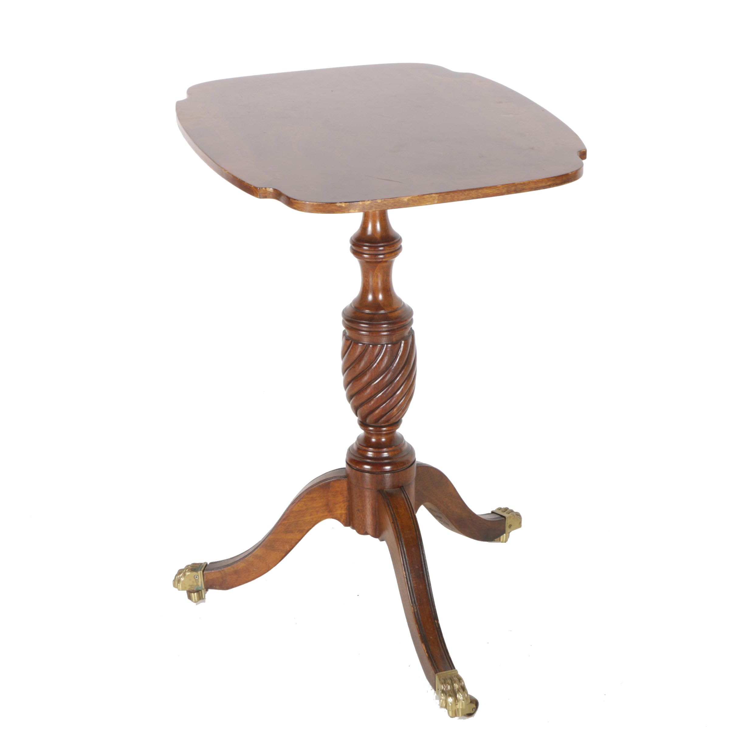 Henredon Historic Natchez Tilt Top Table