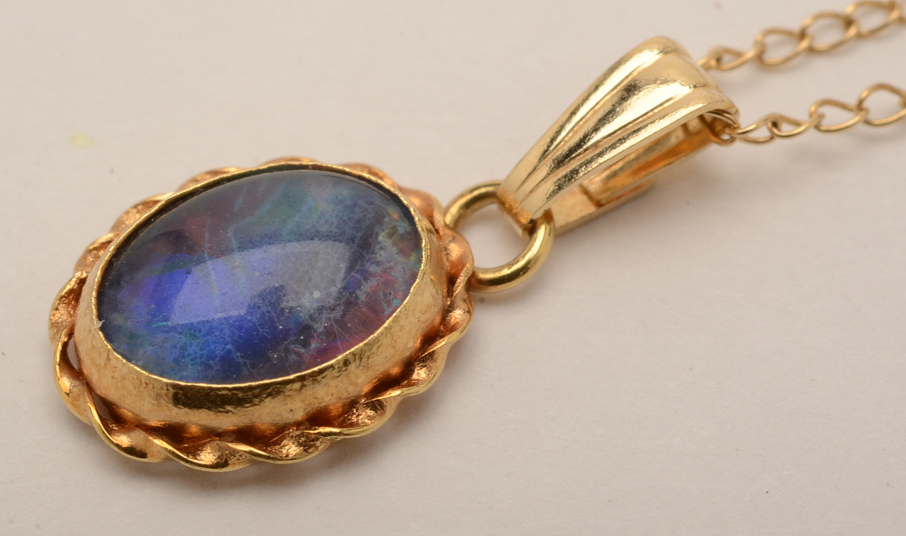 14K Yellow Gold Opal Pendant Necklace