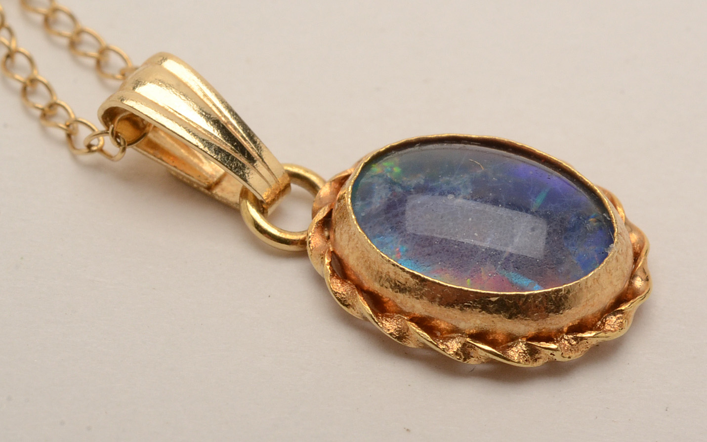 14K Yellow Gold Opal Pendant Necklace
