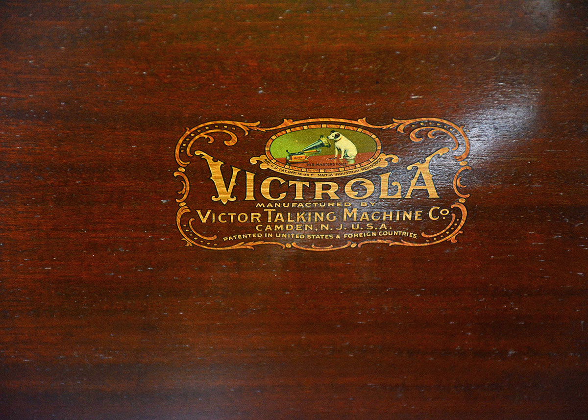 Early 20th Century Victor/Victrola Floor Model XI Turntable in Mahogany Cabinet
