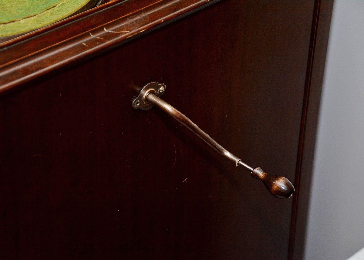 Early 20th Century Victor/Victrola Floor Model XI Turntable in Mahogany Cabinet