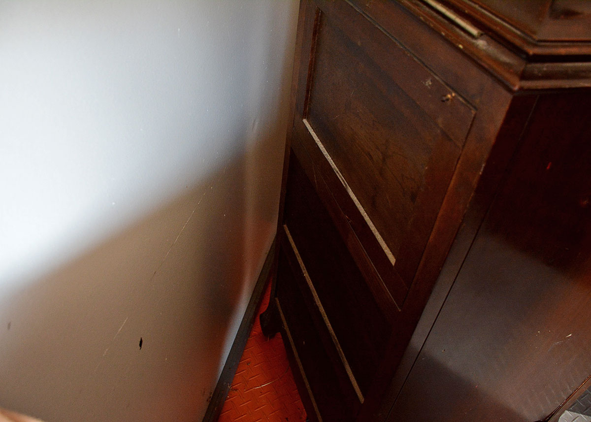 Early 20th Century Victor/Victrola Floor Model XI Turntable in Mahogany Cabinet