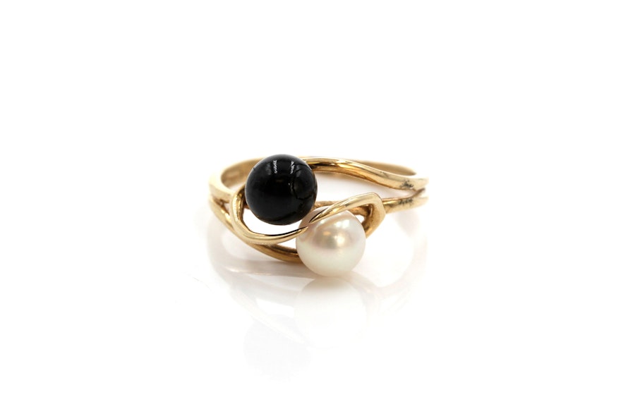 14K Yellow Gold Pearl and Black Onyx Ring