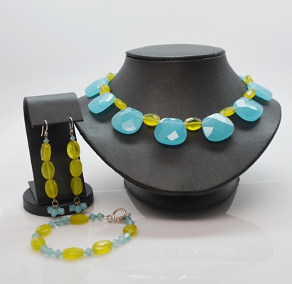 Prehnite and Dyed Chalcedony Bead Jewelry Set