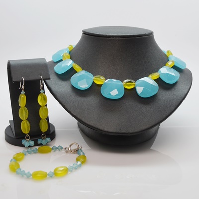 Prehnite and Dyed Chalcedony Bead Jewelry Set