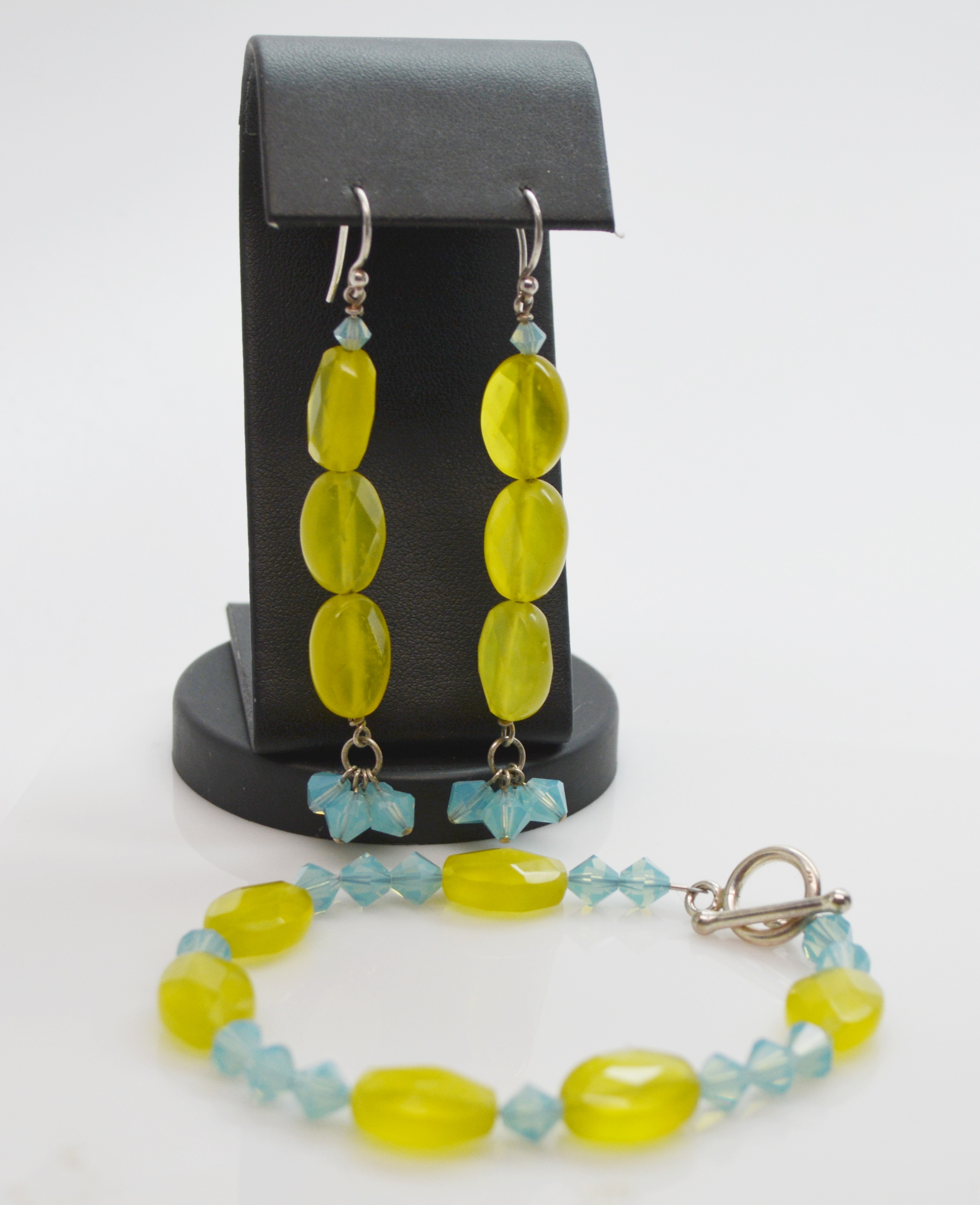 Prehnite and Dyed Chalcedony Bead Jewelry Set