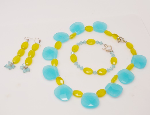 Prehnite and Dyed Chalcedony Bead Jewelry Set
