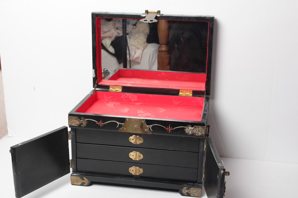 Lacquerware Jewelry Box