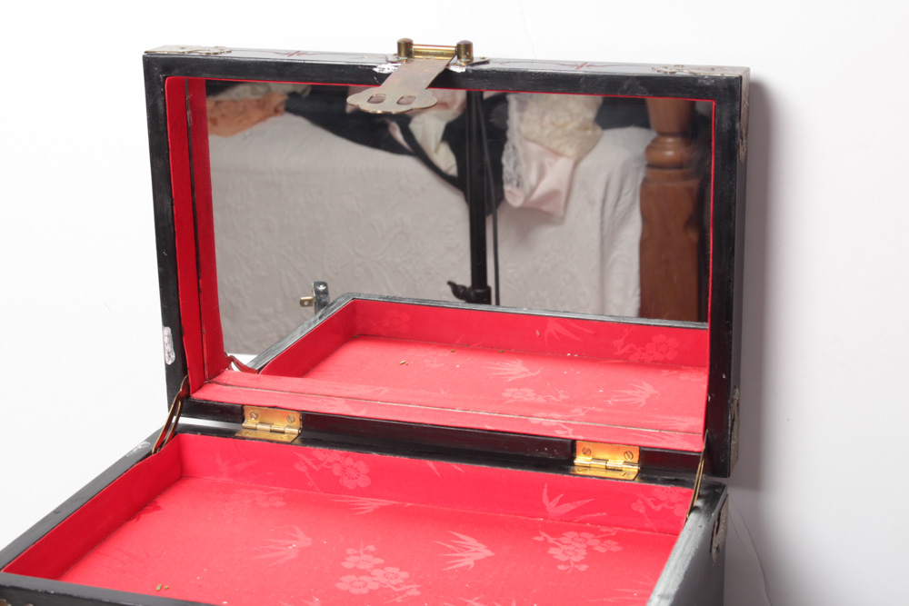 Lacquerware Jewelry Box