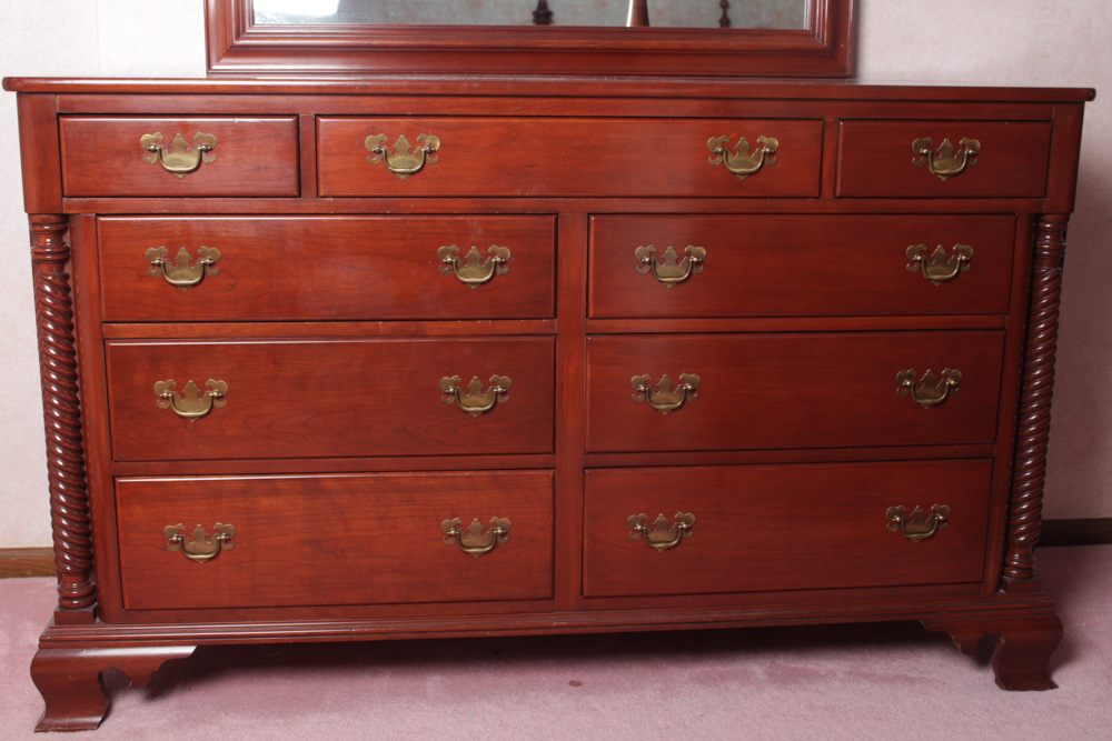 Mid Century Willett Queen Anne Style Dresser and Mirror
