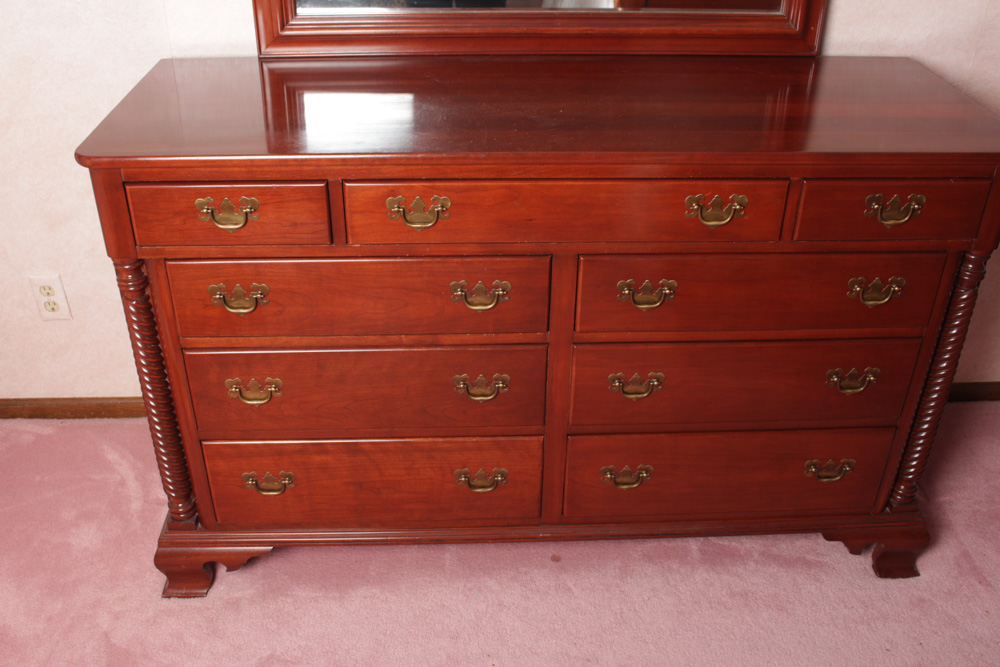 Mid Century Willett Queen Anne Style Dresser and Mirror