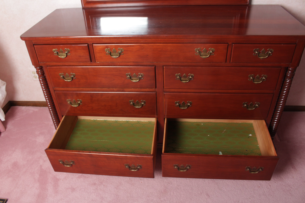 Mid Century Willett Queen Anne Style Dresser and Mirror