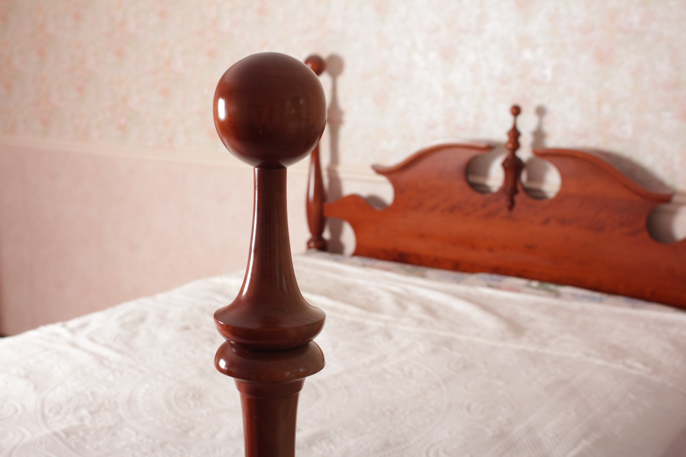 Colonial Style Hardwood Full Sized Bed