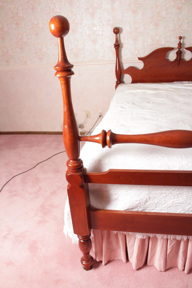 Colonial Style Hardwood Full Sized Bed