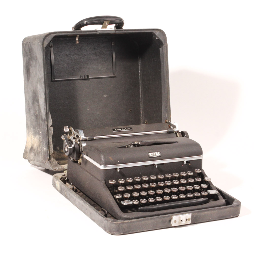 Vintage Royal "Quiet De Luxe" Portable Typewriter