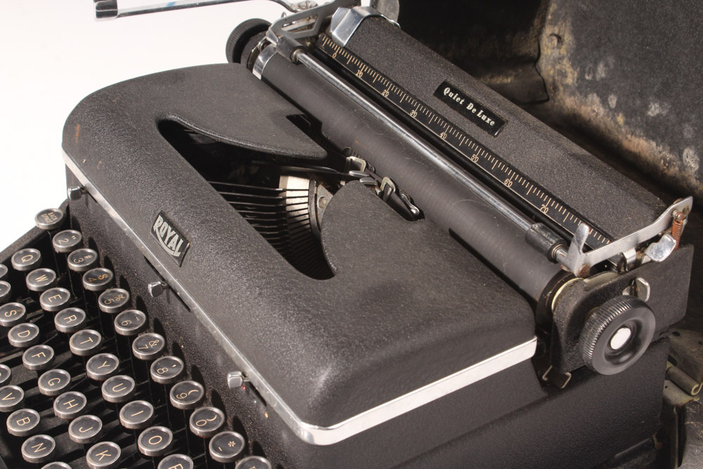 Vintage Royal "Quiet De Luxe" Portable Typewriter