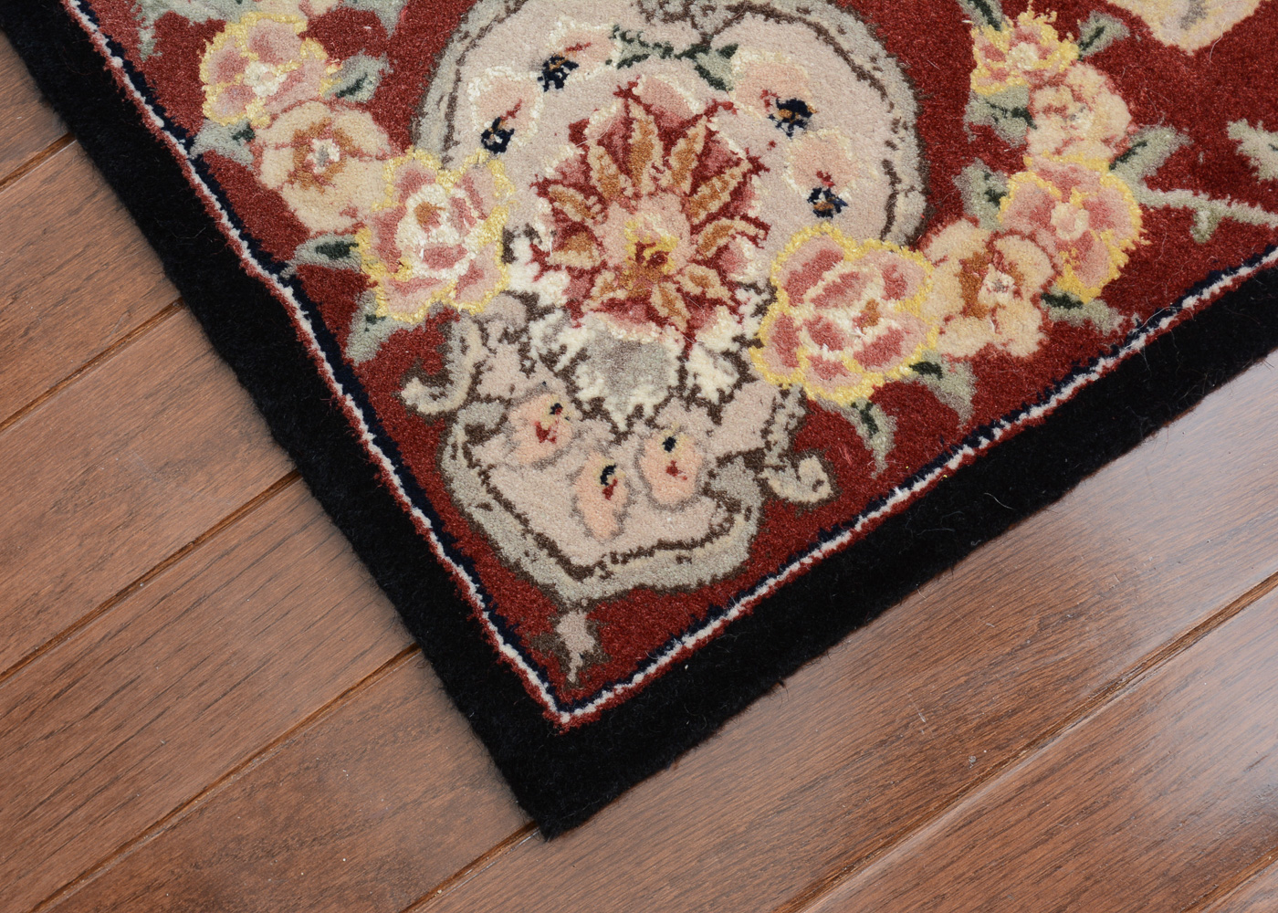 Hand-Tufted Indo-Persian Accent Rug