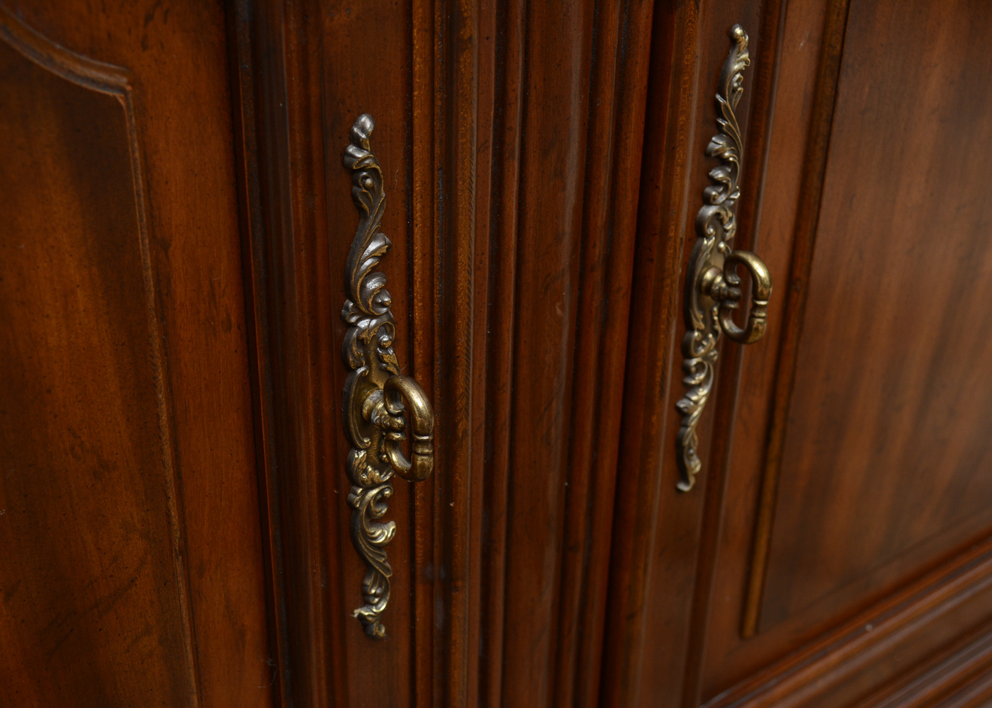 Drexel Sideboard With Expandable Top