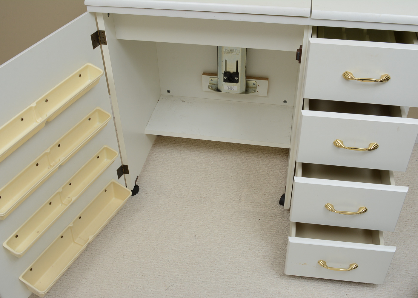 Sewing Machine Table With Pressurized Lift