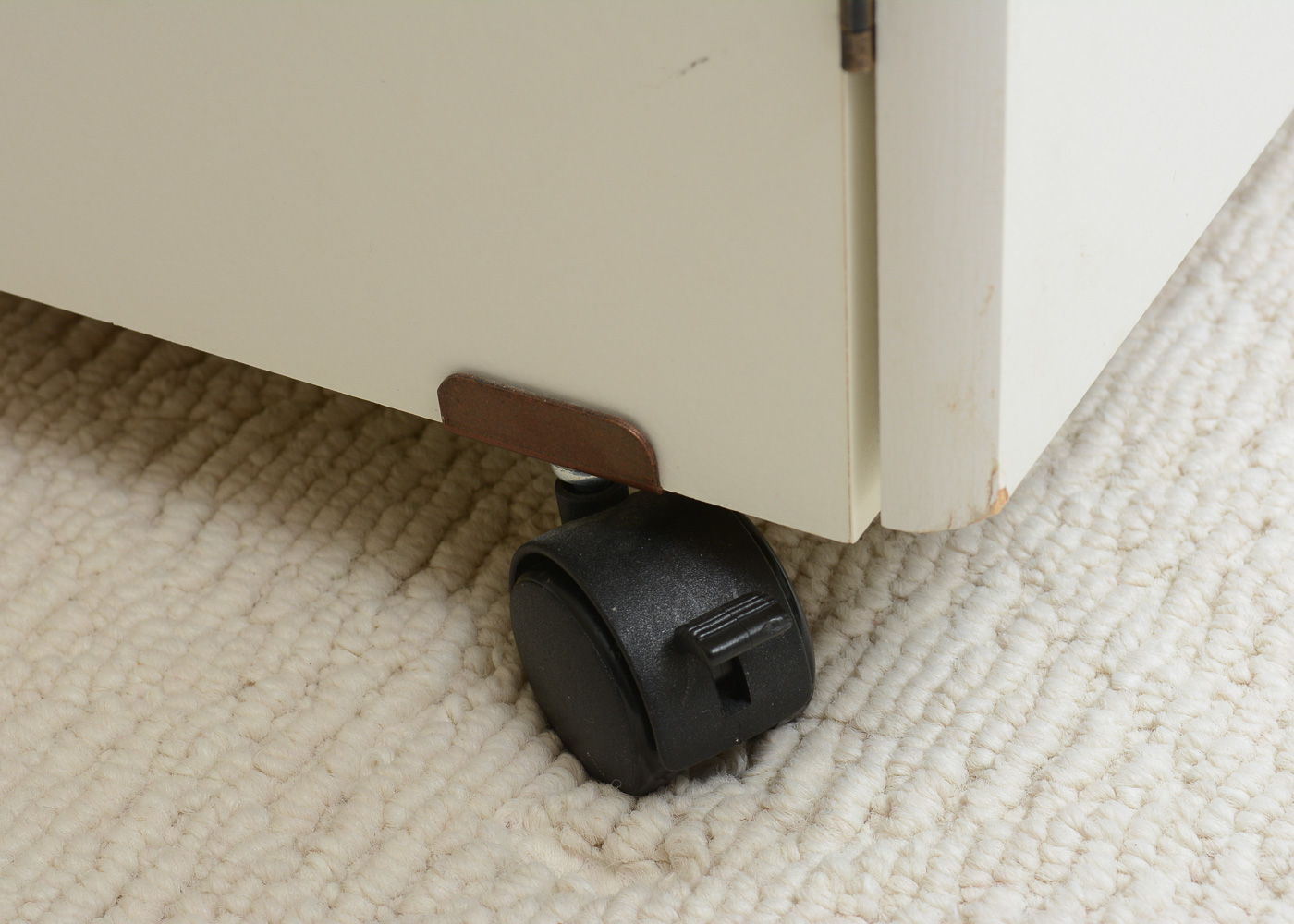 Sewing Machine Table With Pressurized Lift