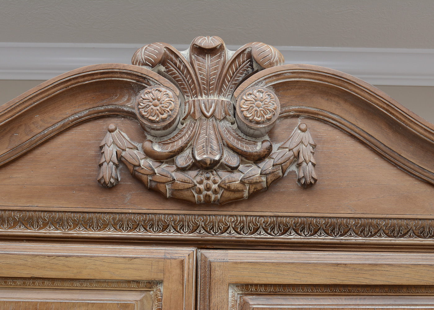 Lexington "Camden Hall" Armoire