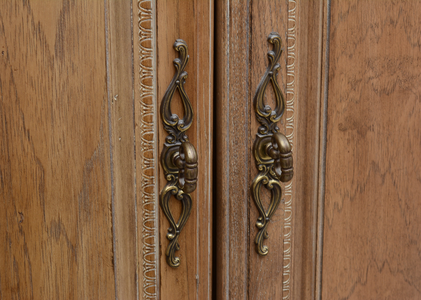 Lexington "Camden Hall" Armoire