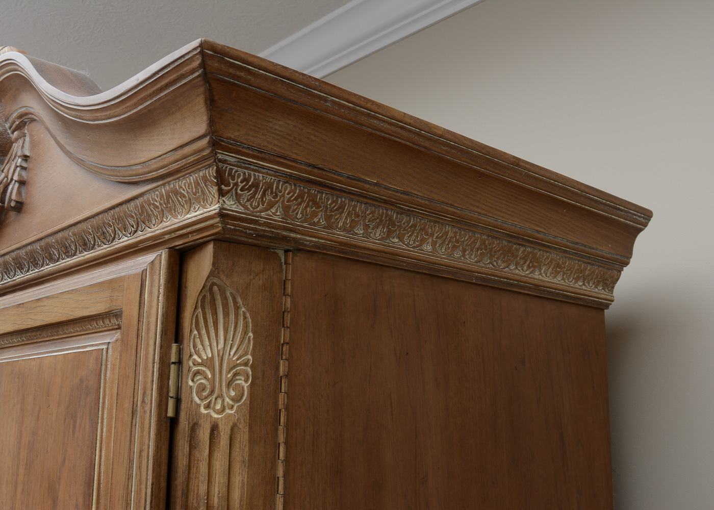 Lexington "Camden Hall" Armoire