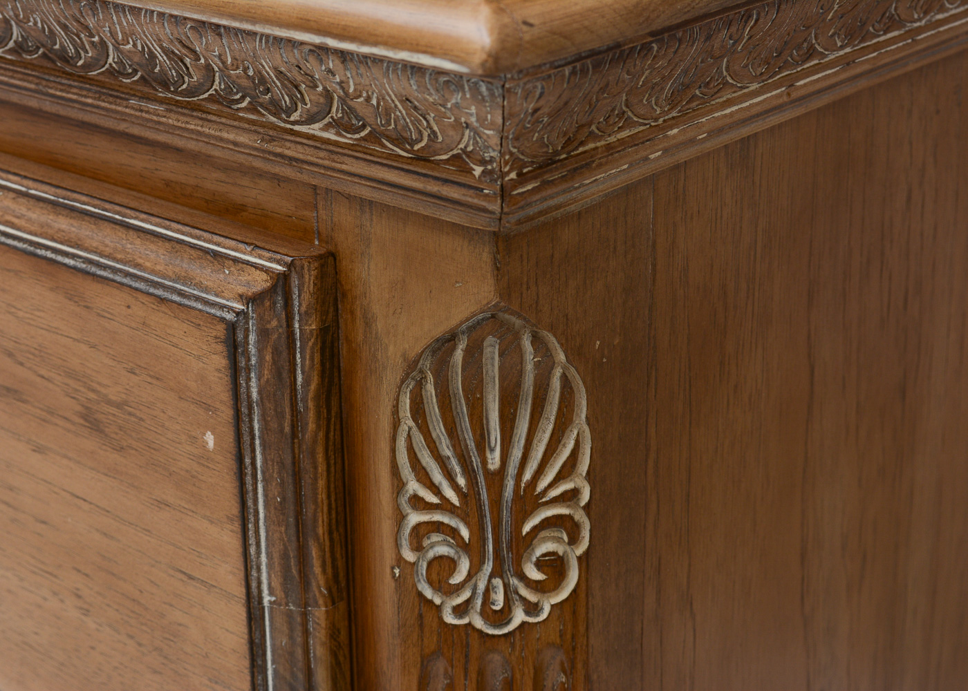 Lexington "Camden Hall" Armoire