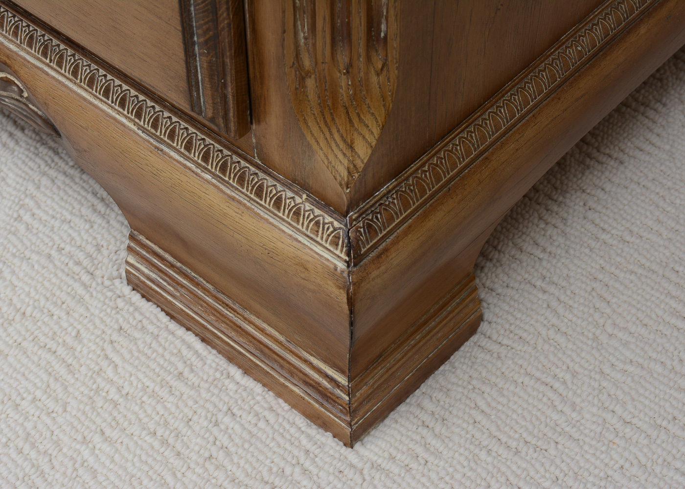 Lexington "Camden Hall" Armoire