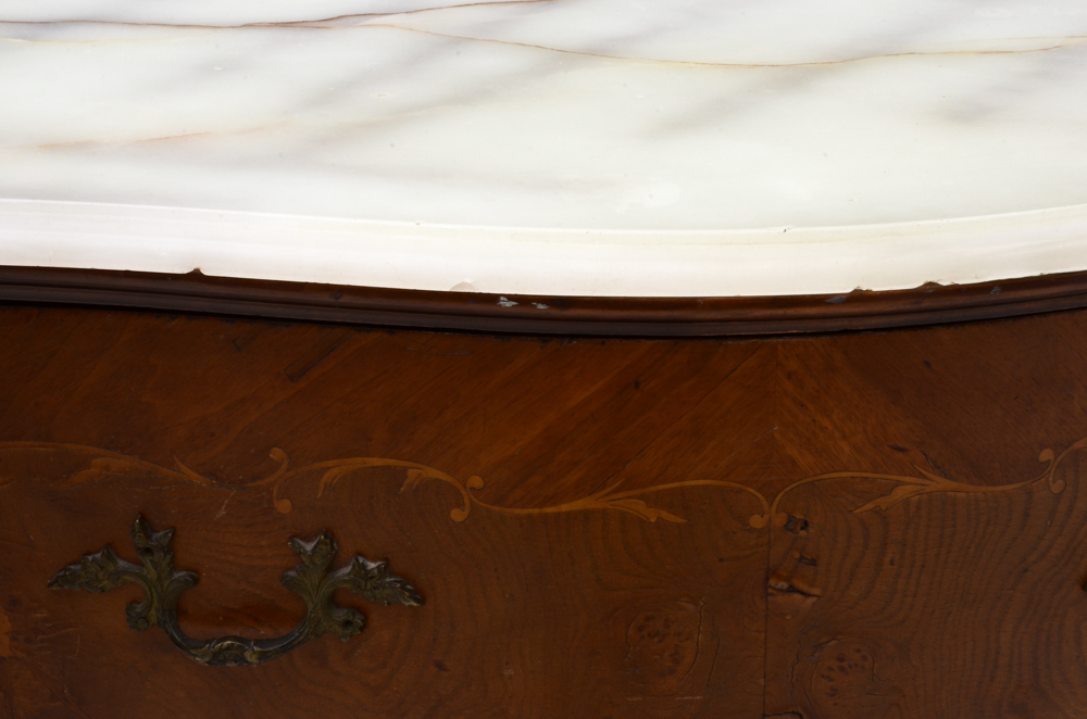 White Onyx Top Dresser