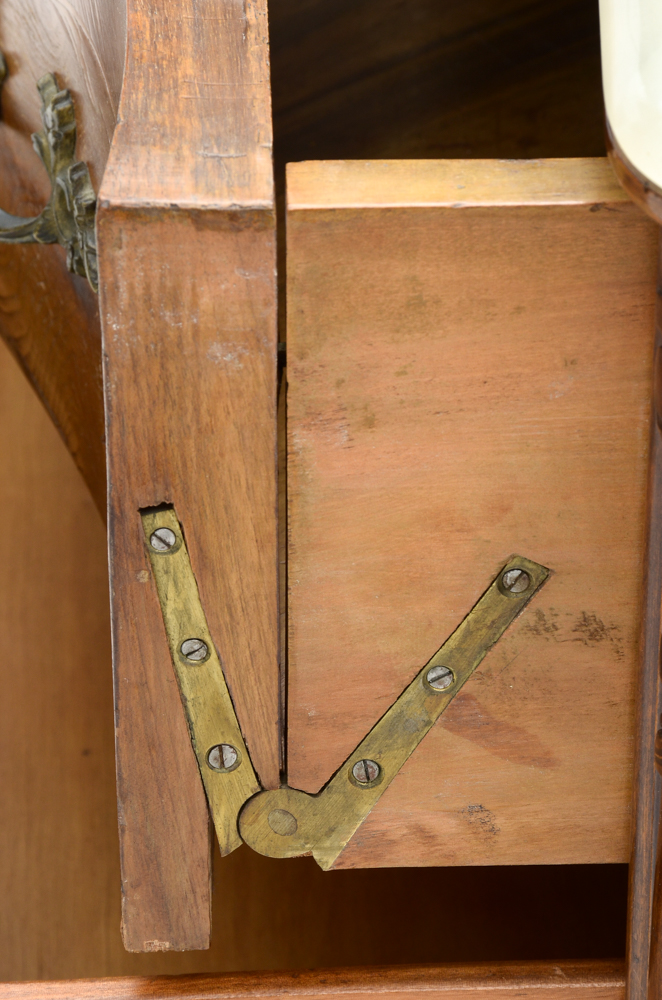 White Onyx Top Dresser