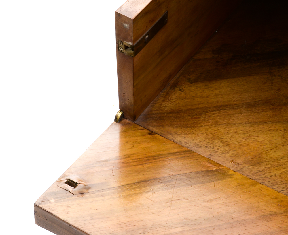 White Onyx Top Dresser