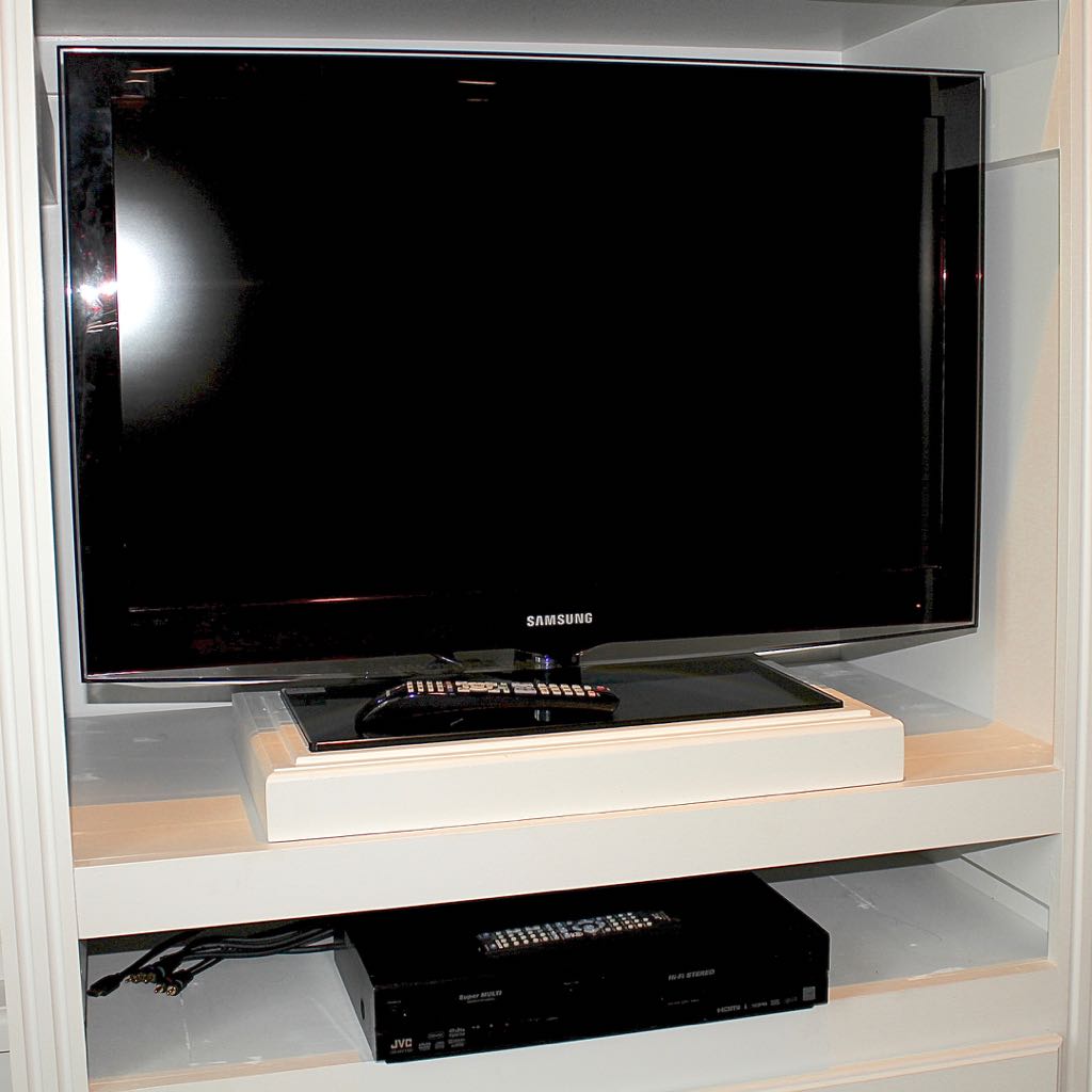 Samsung Series 5 550 LCD Flat Screen TV + JVC DR-MV 150