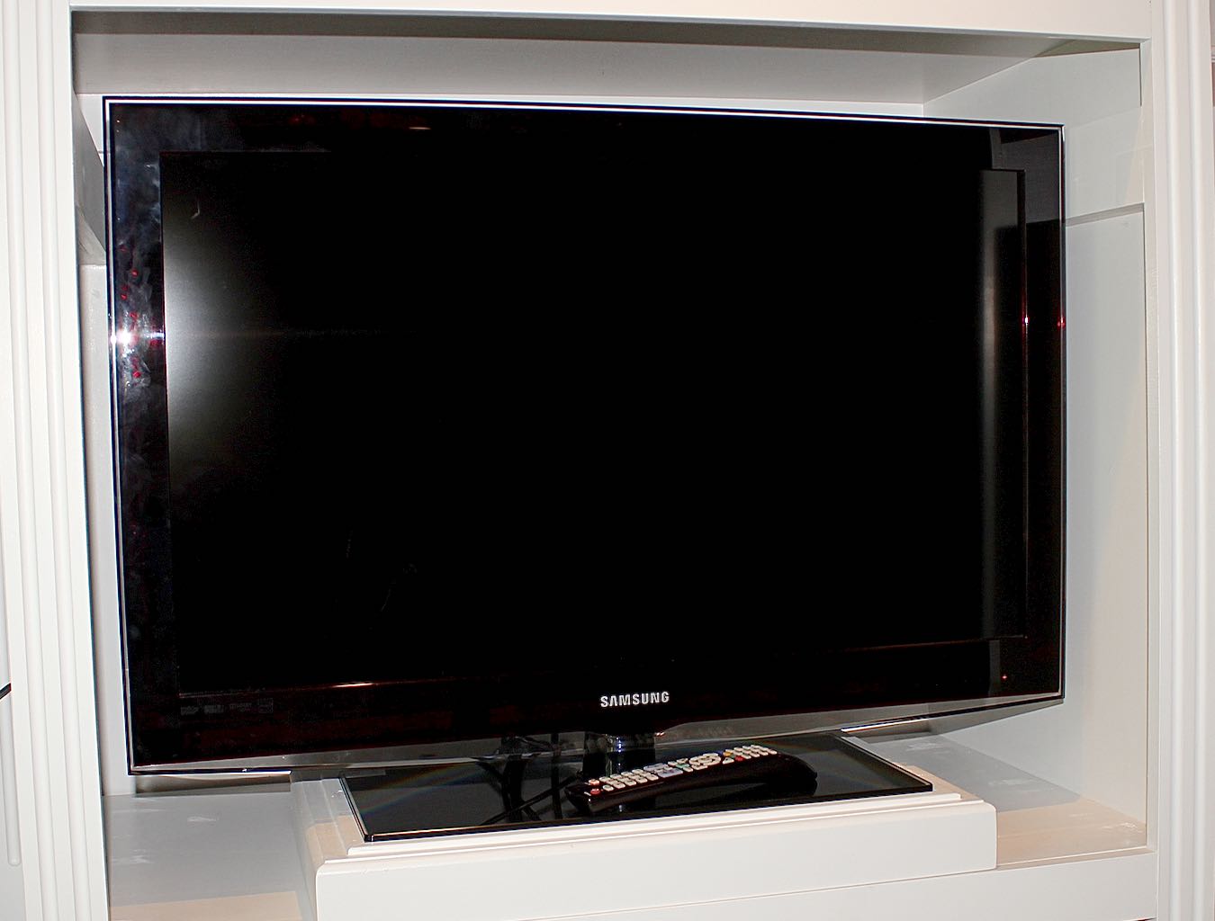 Samsung Series 5 550 LCD Flat Screen TV + JVC DR-MV 150