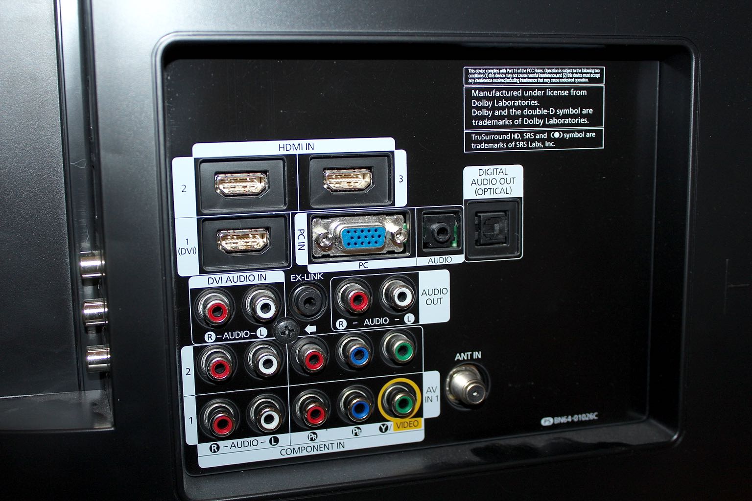 Samsung Series 5 550 LCD Flat Screen TV + JVC DR-MV 150