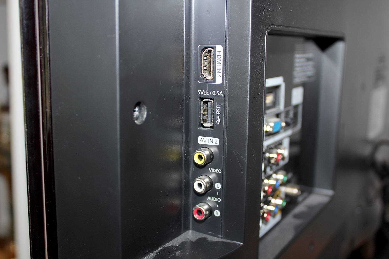 Samsung Series 5 550 LCD Flat Screen TV + JVC DR-MV 150