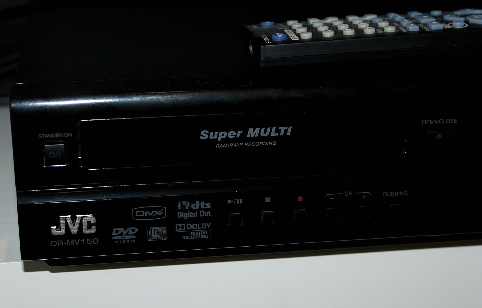 Samsung Series 5 550 LCD Flat Screen TV + JVC DR-MV 150