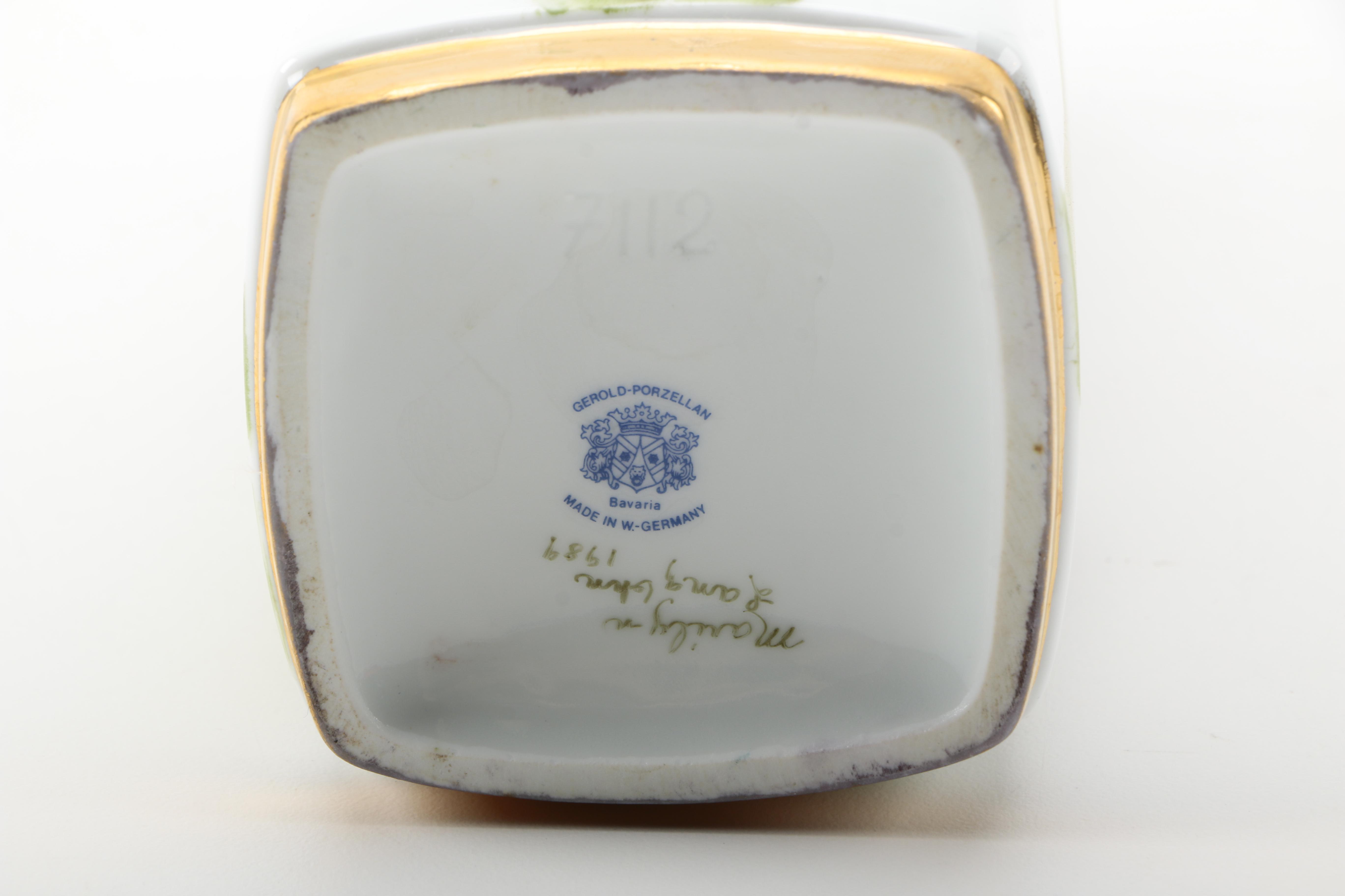 Gerold-Porzellan Bavarian Hand-Painted Porcelain Vase