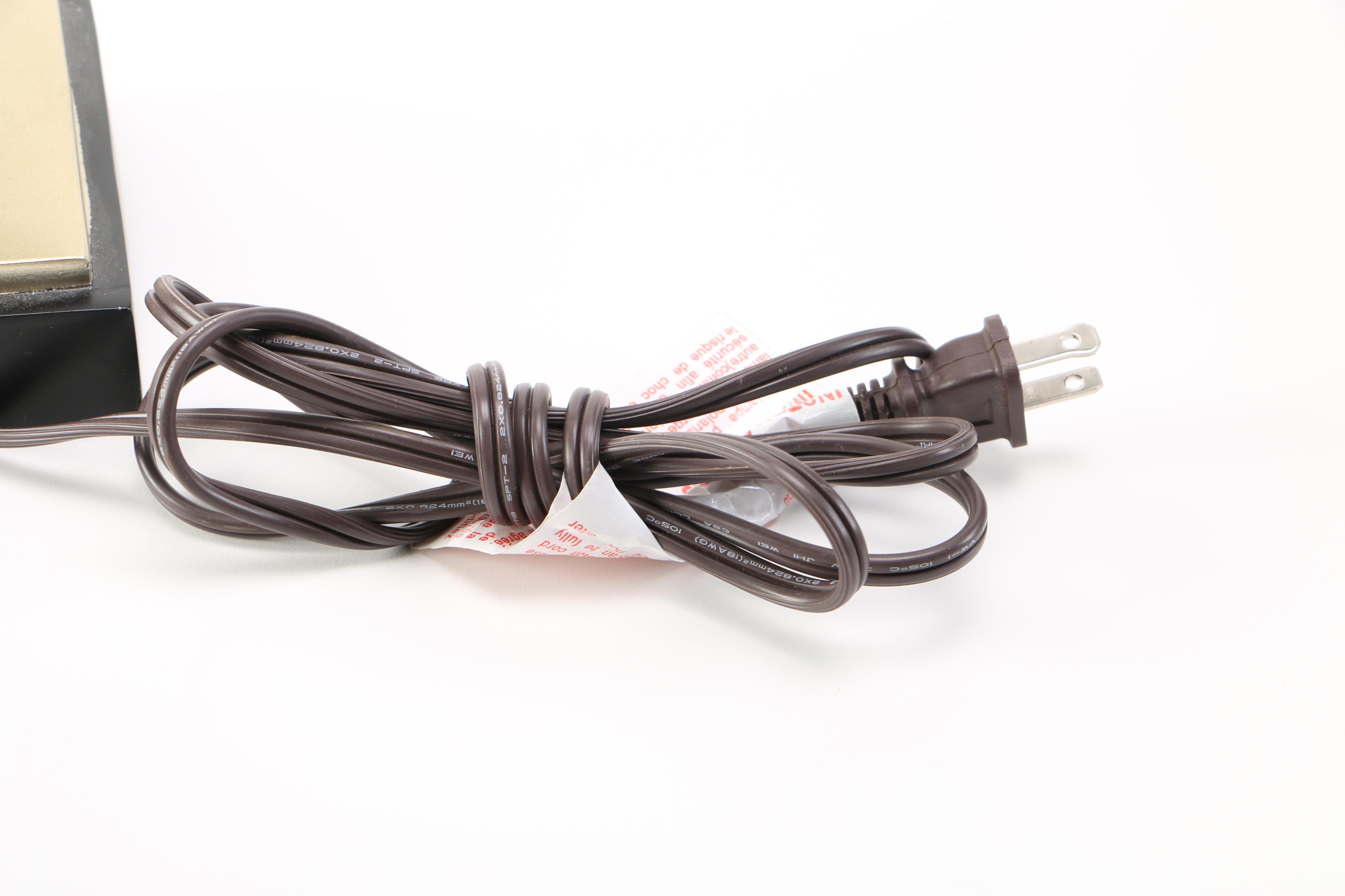 Gold Tone Leaf Table Lamp