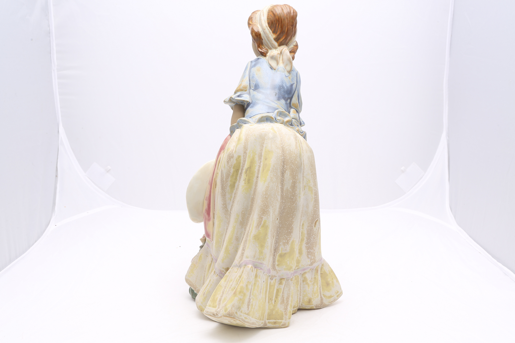 Lladró Gres Woman with Hat and Roses Figurine