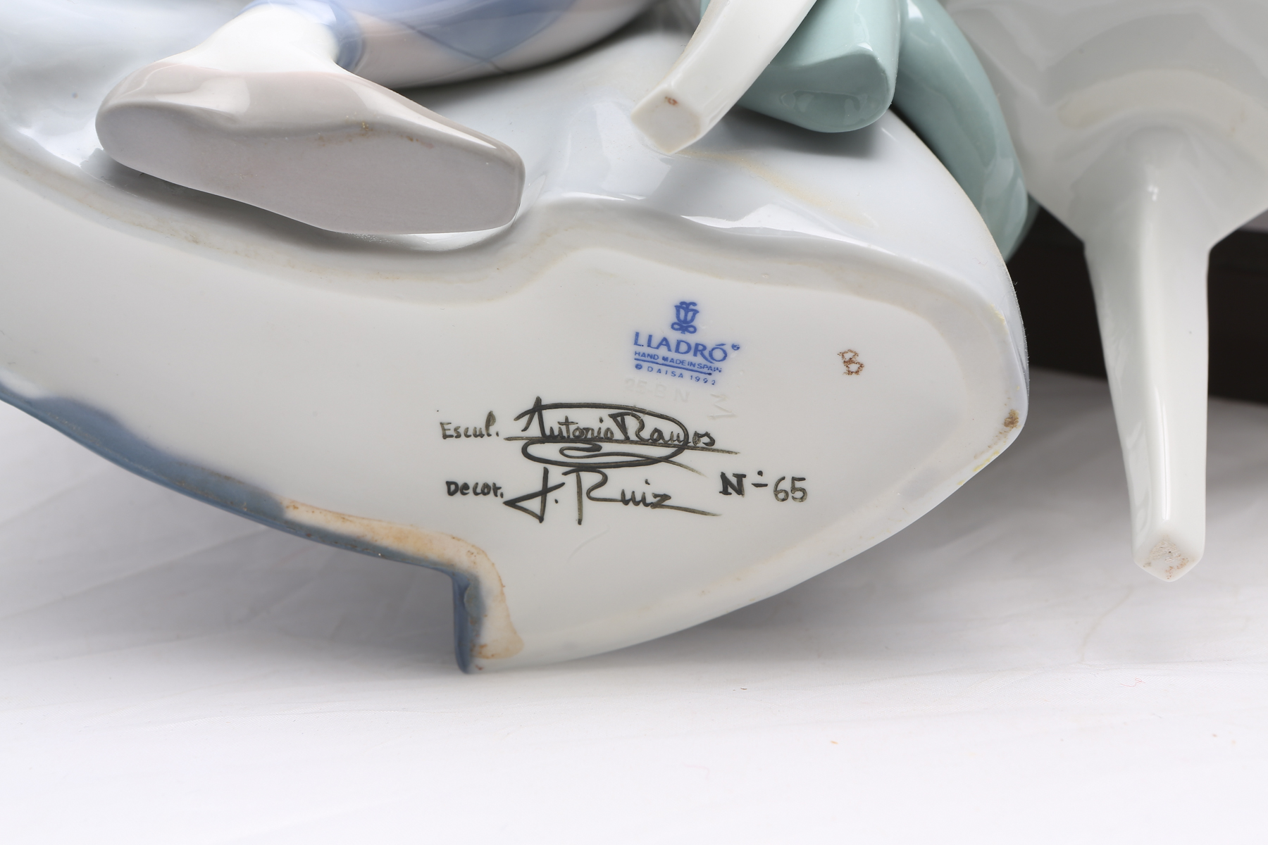 Signed Limited Edition Lladró "Jester's Serenade" #5932