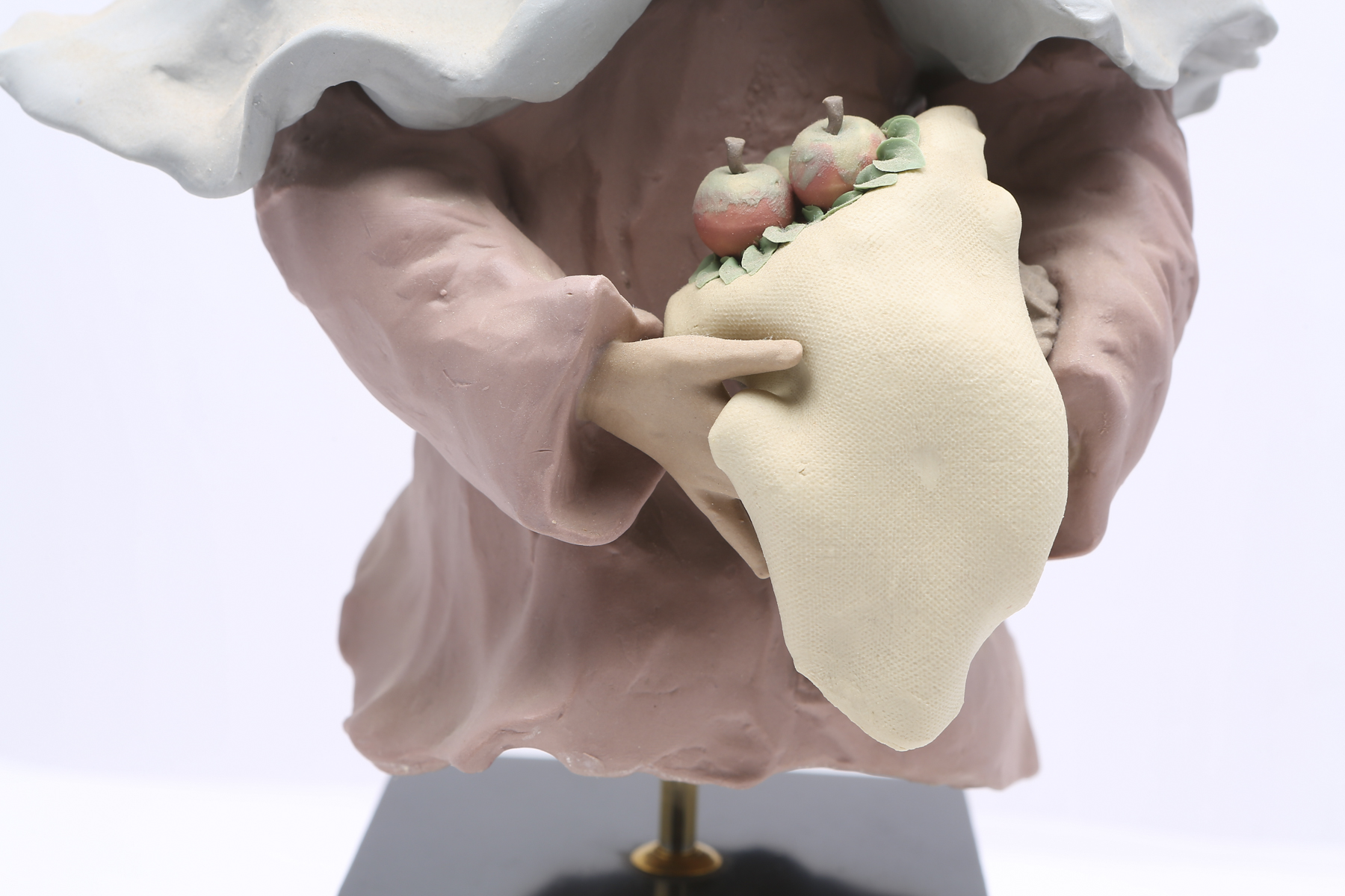 Lladró Limited Edition "Maggie" # 1751 by Enrique Sanisidro