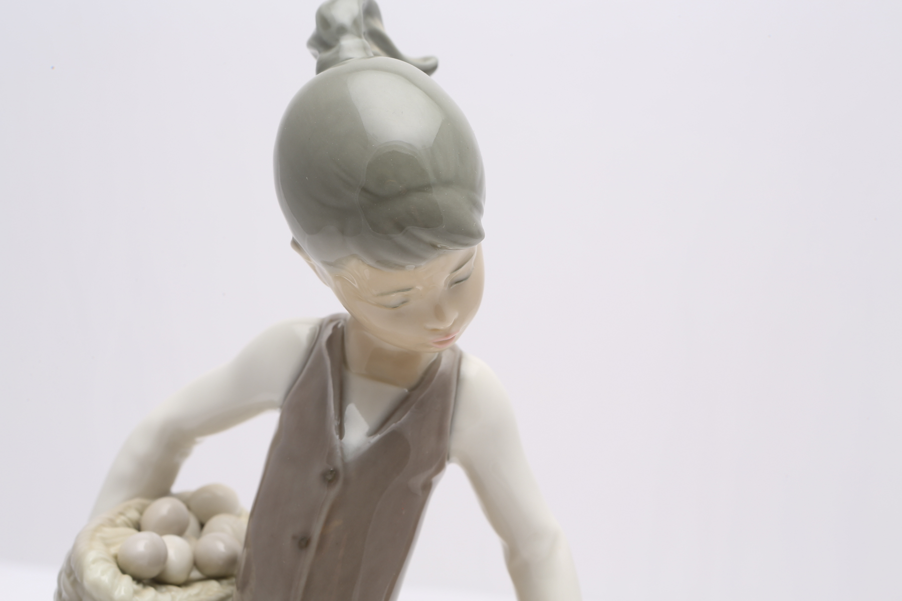 Lladró "Aggressive Goose Chasing Girl" Figurine #1288