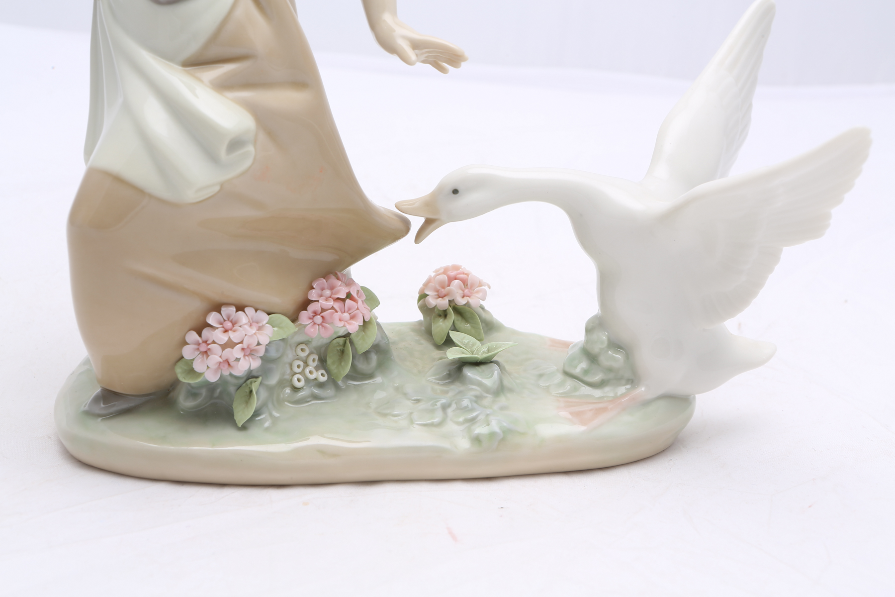 Lladró "Aggressive Goose Chasing Girl" Figurine #1288