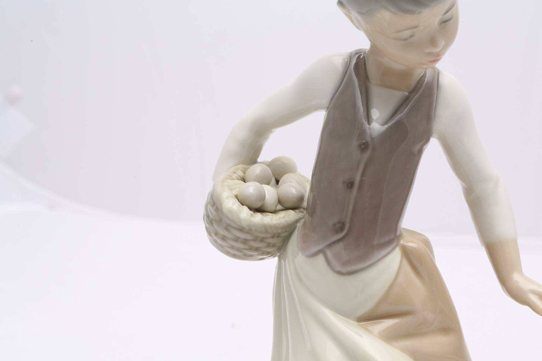 Lladró "Aggressive Goose Chasing Girl" Figurine #1288